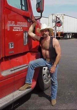 Trashtruckersthugs:  God Damn.â  