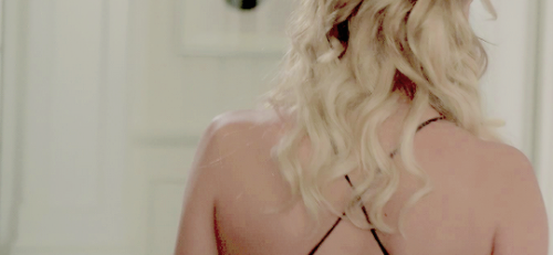 Emily Thorne in every episode: Intuition (2x04)↳ “Some think intuition is a gift; but it can b