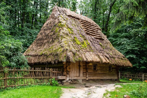 virtuallyinsane:Old Time Cottage in Ukraine (Open Air Museum)