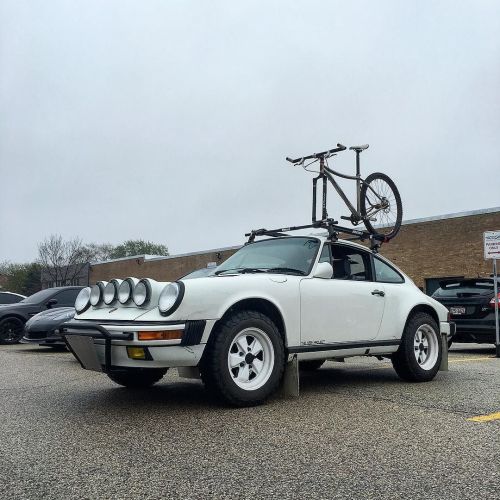 spiriteddrivemagazine: “This thing is amazing.  #Porsche #offroad #Chicago” by @jeremycliff on Insta
