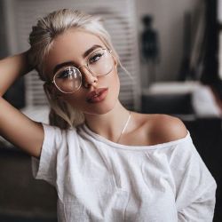 Julia (19 Photo)