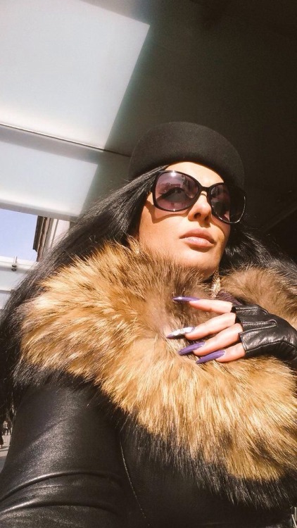 matriarch-ezada-sinn:passibo1:  Goddess Ezada Sinn  i love Her elegance! i love Her dominance! The O