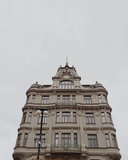 #praga #architecturephotography #praha #architecture #archidaily #tenementhouse #art #archbybarth #h