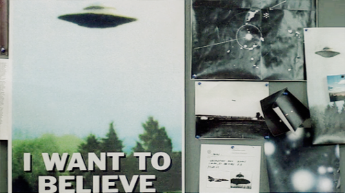 scullysgirlfriend:  favorite episodes of The X-Files ↳ 1.01 || Pilot“Do you believe in the existence of extraterrestrials?”“Logically, I would have to say n o.”