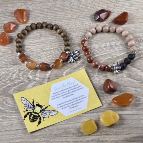 ⠀ Bee Jewelry: www.mumblesandthings.com/save-the-bees/⠀ ⠀ Bees and other pollinators transfe