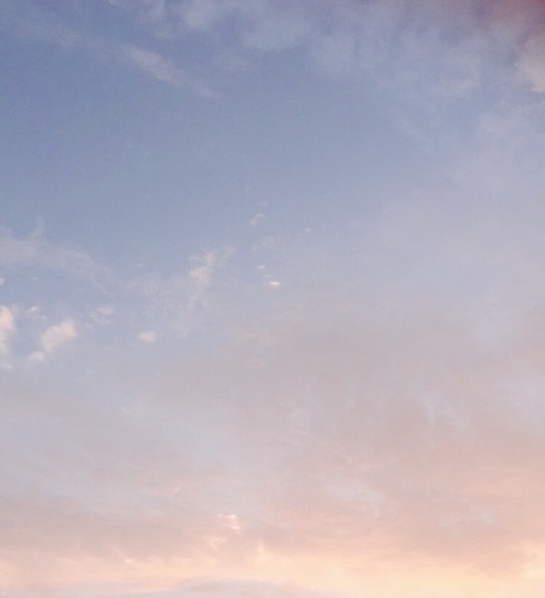softreprise:the sky yesterday was like cotton candy dipped in ethereal colorful shades ⛅️
