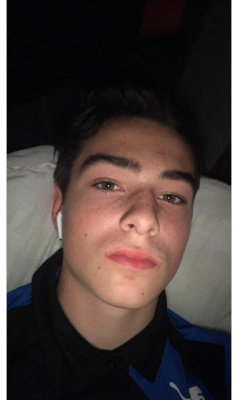 straightladstricked:  Reblog if you want to see this sexy straight guys nudes 