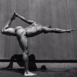 savvyifyanasty:  houseofcakez:  Morning Stretches!!!!! Model: Brandon Parker   &gt;  perfect body!!!  Follow me @ savvyifyanasty.tumblr.com