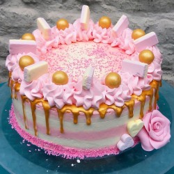 duskybunny:  mrsslowly:  I’m in love with this cake I made today😍  Wahhh it’s beautiful!! 