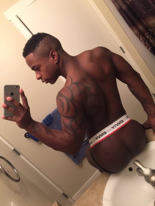 addicted2cakes:  Submit pics to http://addicted2cakes.tumblr.com