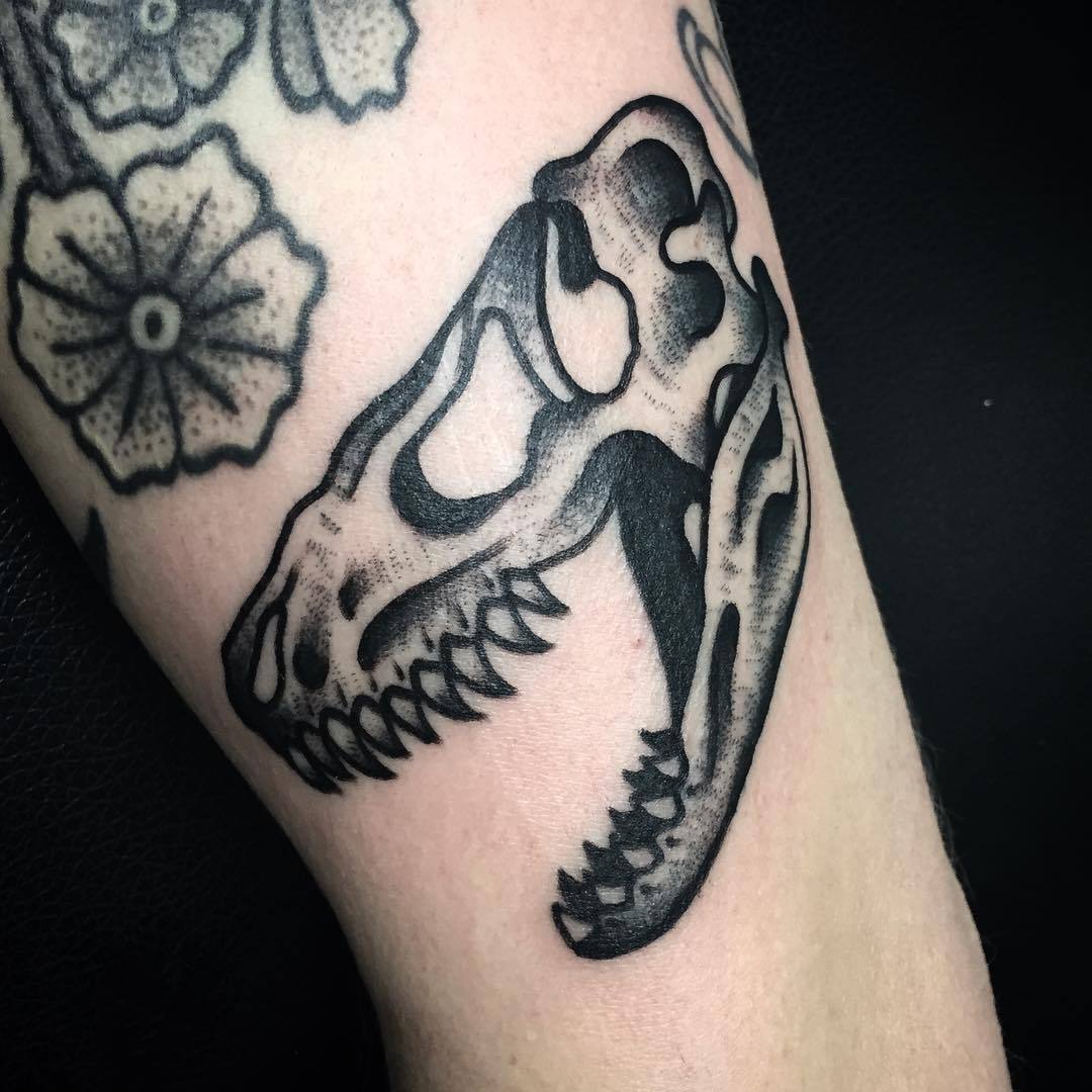 sellyourseconds:  Trex skull on my girl @itsawildwildworldbaby 💕  #tattooapprentice