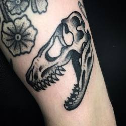 sellyourseconds:  Trex skull on my girl @itsawildwildworldbaby 💕  #tattooapprentice @25tolifetattoos