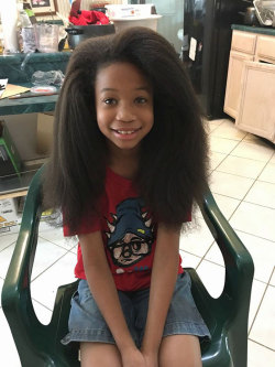 spoonmeb: boredpanda:    This 8-Year-Old Boy Spent 2 Years Growing His Hair To Make Wigs For Kids With Cancer    look at this sweet baby’s face! i cannot! 