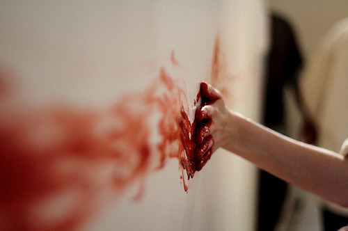i-hope-stay-strong:  Esa sangre que corre por mi, la sangre que tiene todo mi cuerpo…