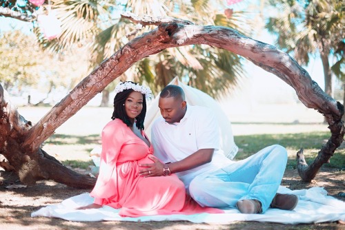 flowersundefiled:  My maternity shoot with Delton Barrett Photography.   I wanted to go for an ethereal, whimsical look and the photog did an awesome job bringing my ideas to life.  Instagram: @beaut_tee_ful_ Tumblr: @flowersundefiled