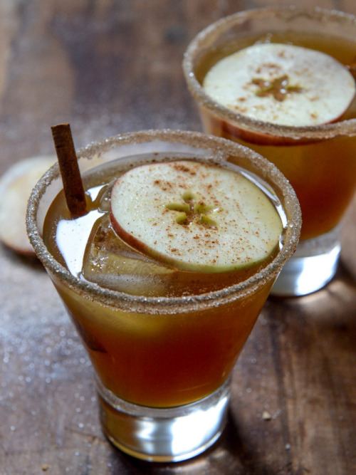 Spiced Amaretto Apple Cider 2 ½ oz apple cider 1 oz amaretto 1 oz spiced rum 1 tsp honey 1 tb