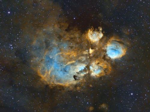 space-pics:Cats paw nebula (NGC6334)