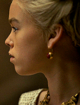 zen-coleman:  MILLY ALCOCK as RHAENYRA TARGARYENin HOUSE OF THE DRAGON (2022) T1.