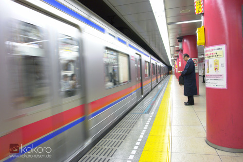 kokorojapanreisen:Warten auf die Ubahn, Tôkyô. 11.2013