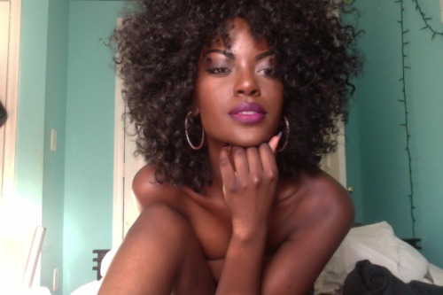 thefakerihanna:  Today i fell inlove with my skin all over again… thank you #blackoutday