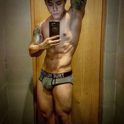 fuckyeahsgbois: xxxtokisaru: fuckyeahsgboy: Who is he?! his name’s Darren Ashton Goh ;) Hot slutty 