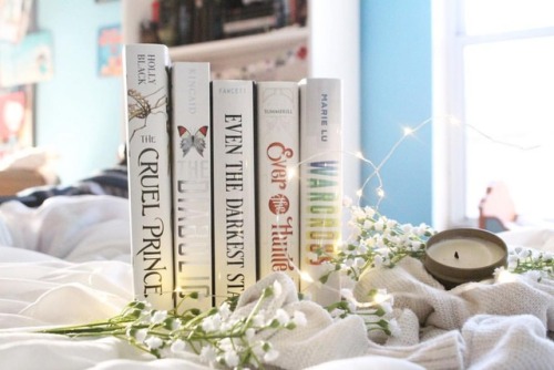 pens-and-parchment:Happy Wednesday bookworms! Here’s a collection of pretty white spines to brighten