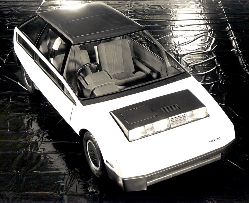carsthatnevermadeitetc:Toyota FCX-80, 1979. A futuristic city car concept