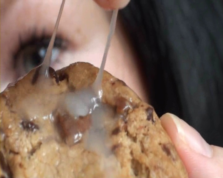 the-art-of-cum-on-food:  close-up galore! 
