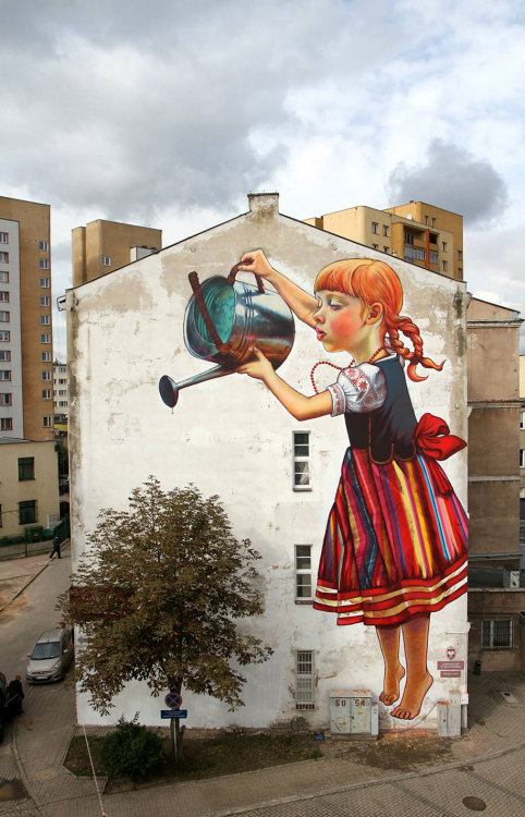 totallytasmia: Artists working with their surroundings, via demilked.com Credits: Natalia Rak, 