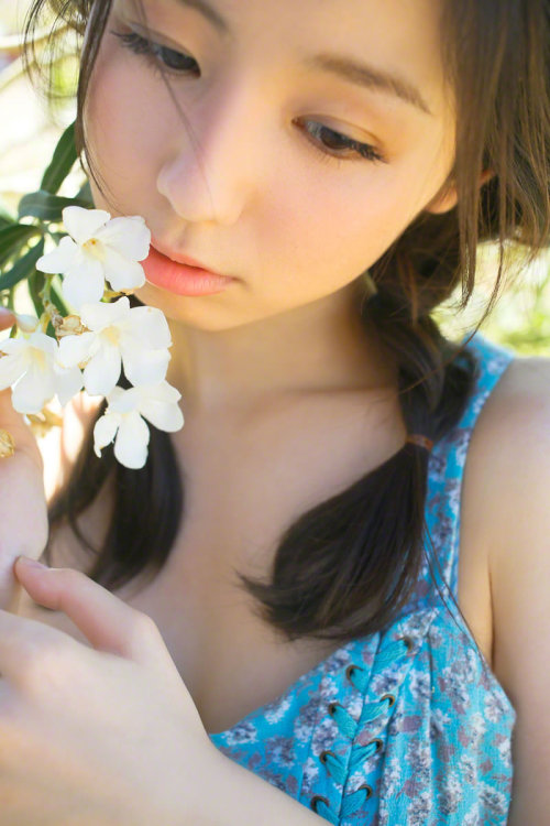 kakadamianbao:  大爱的小池里奈，需要拿走哦。 如果你觉得你想获得关于小奈的更多写真，可以关注这个淘宝店铺。 shop64547442.taobao.com/?spm=a