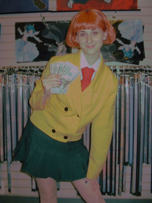 A Jinnai Nanami cosplayer wearing sheer pantyhose.