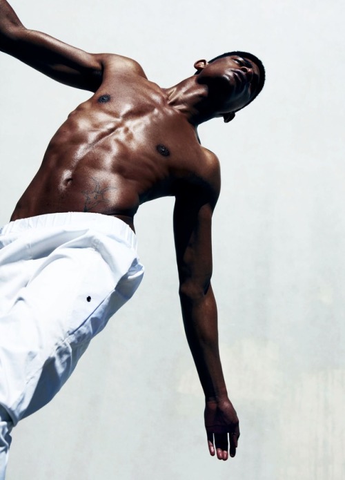 ohthentic:  wetheurban:  Powerful Natural Light Portraits by Dana Scruggs Rising photographer, Dana Scruggs, creates colorful, expressive portraits using natural light sources and outdoor landscapes around her home of New York City. Incorporating aspects