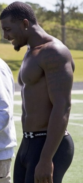 downtofuck513: lamarworld1:(PART 3) Dez Bryant booty &amp; bulge  Lowkey shit, just coolin fr
