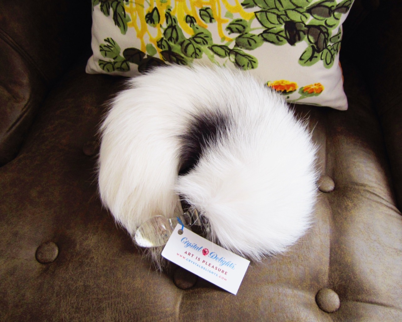 frompetwithlove:  my  new crystal delights tail was delivered today and i could