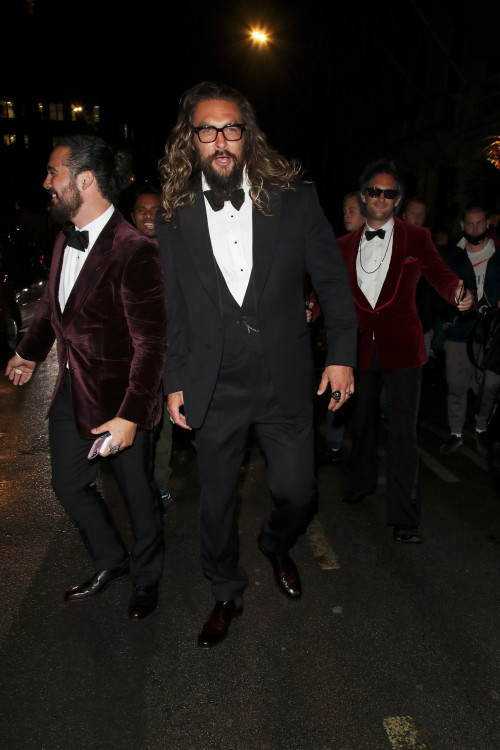 Jason Momoa being a goof for the paparazzi leaving No Time To Die premiere.September 29, 2021