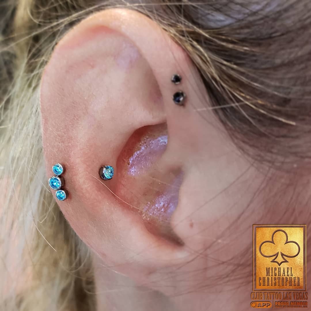 michaelxchristopher:
“Faux snug or no snug is my motto! I just have a preference to do these as two separate piercings because I’ve found them easier to heal with more versatile jewelry options. Do it up with more unique combinations like this or...