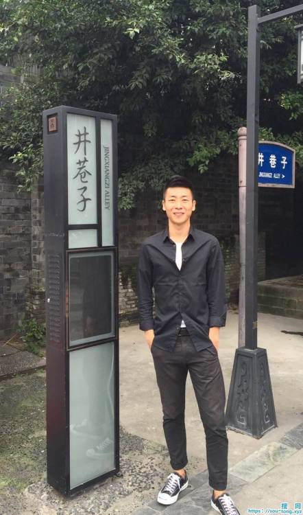 mantop10691:  假女號釣到的是個身高有185公分笑容很親切還有17公分大屌的西裝直男帥哥還有雙性感的多毛小腿….