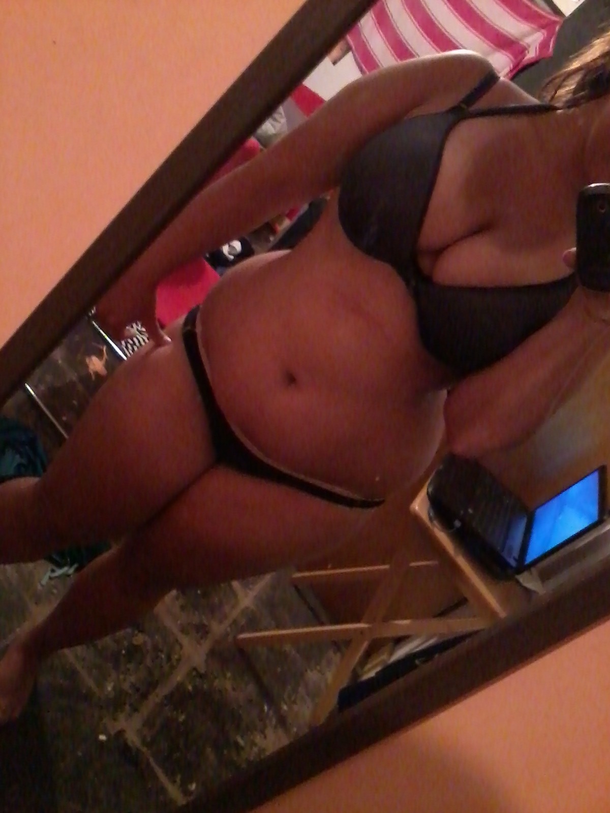 lustforbellies:  Find more of Imogeneize in her Youtube and Tumblr page. 