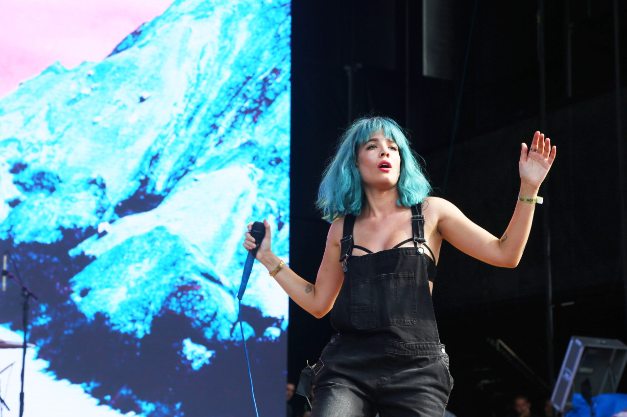 halseyupdates:  Halsey performing at Billboard’s Hot 100 Fest - 8/22 [HQ] [+ full