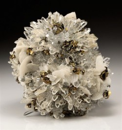 bijoux-et-mineraux:  Chalcopyrite, Quartz