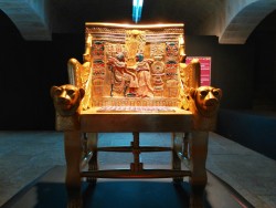0ctognoma:  Tutankhamun’s Throne