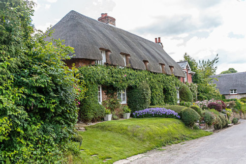 Thatched House by Andy Morffew Another of the beautiful thatched houses in Easton, Hampshire. https: