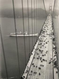 katislovesies:Golden Gate Bridge - Opening Day 1937