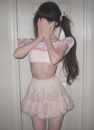 fatal-doll:  jess-woods:  i miss summer here’s an old picture of me  omg perf 