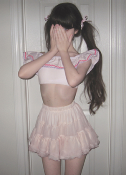 Fatal-Doll:  Jess-Woods:  I Miss Summer Here’s An Old Picture Of Me  Omg Perf 