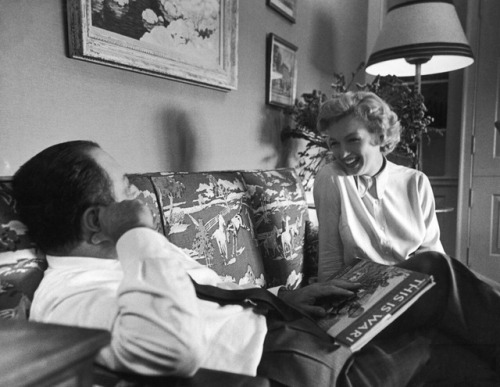 Marilyn Monroe at producer Jerry Wald’s office. Wald interviewed her for a role in Clash By Night (w