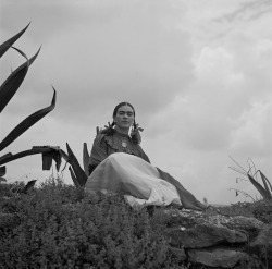 vietz:Frida Kahlo for Vogue by Toni Frissell