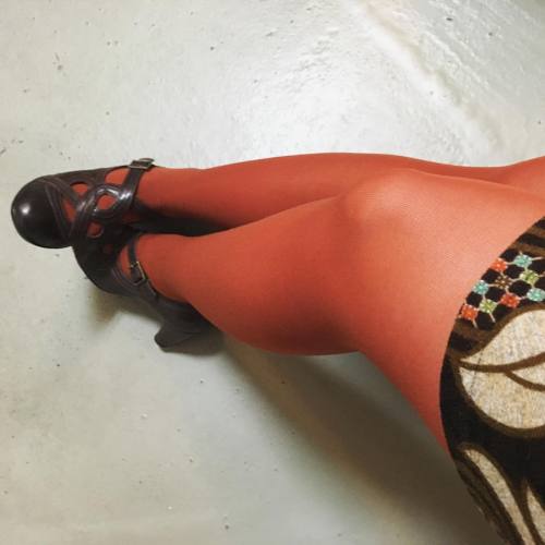 Burnt orange #tights #legs #nylons #hosiery #stockings #pantyhose #ootd #hoseb4bros