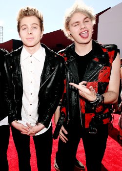 fivesource:  5 Seconds of Summer arriving to the 2014 MTV Video Music Awards held at The Forum on August 24th, 2014 