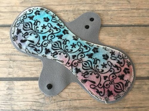 Reusable Cloth Pad //HomesteadEmporium